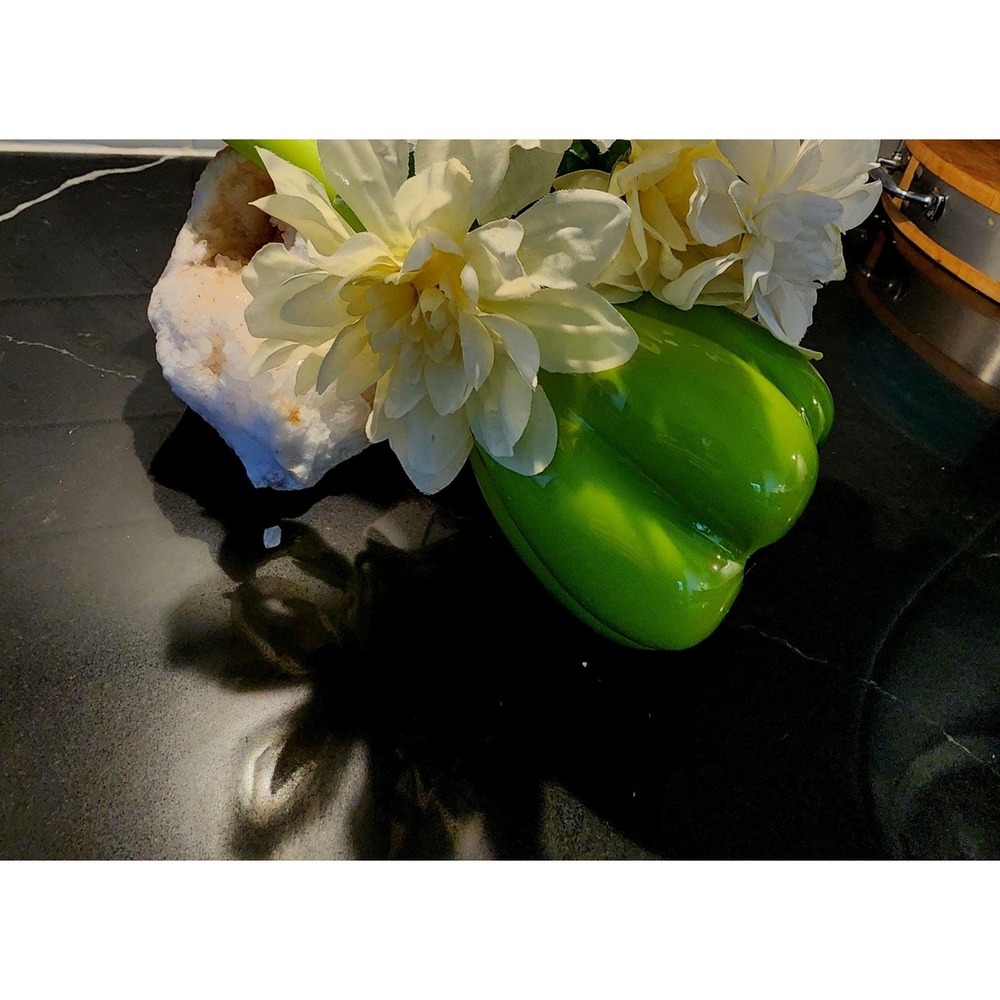 Vintage Lime Green Hand Blown Glass Vase Mid Century Modern Empoli Style 10 inch - Picture 4 of 5